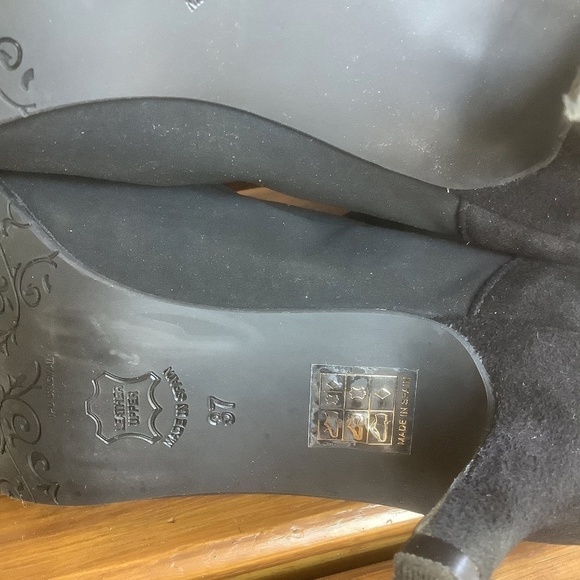 Brenda Zaro Black Suede Ankle Booties Made in Spain - Picture 9 of 11